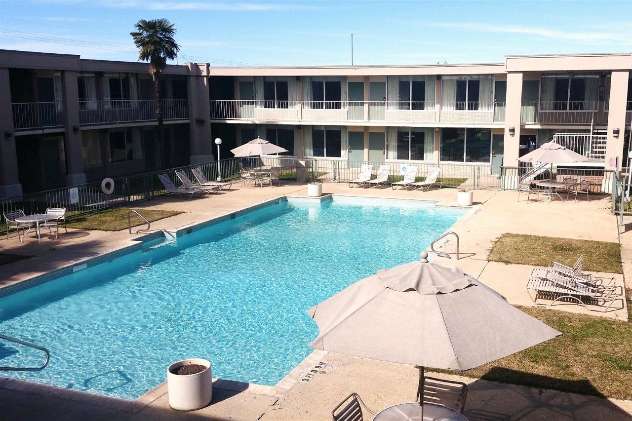 Days Inn By Wyndham Seguin Tx Exterior foto