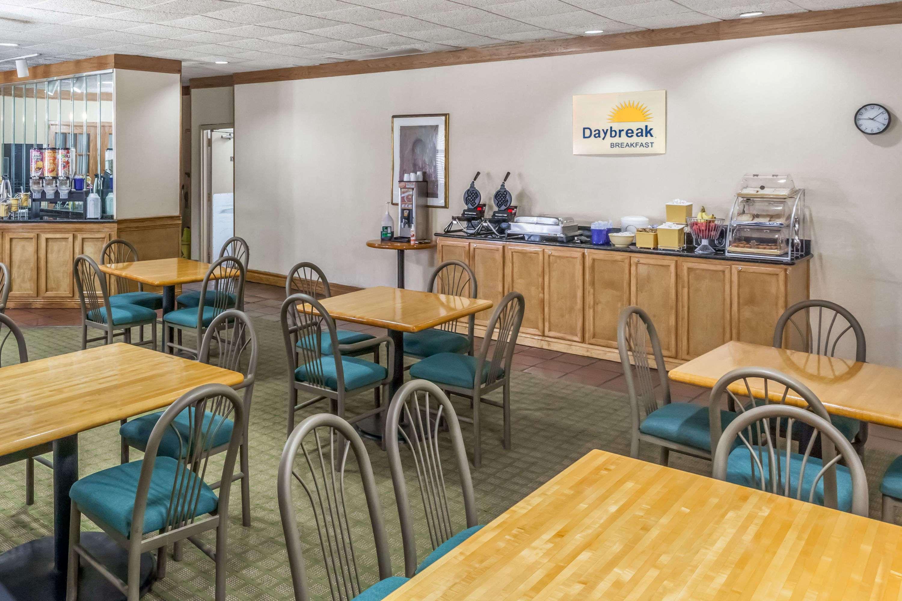 Days Inn By Wyndham Seguin Tx Exterior foto