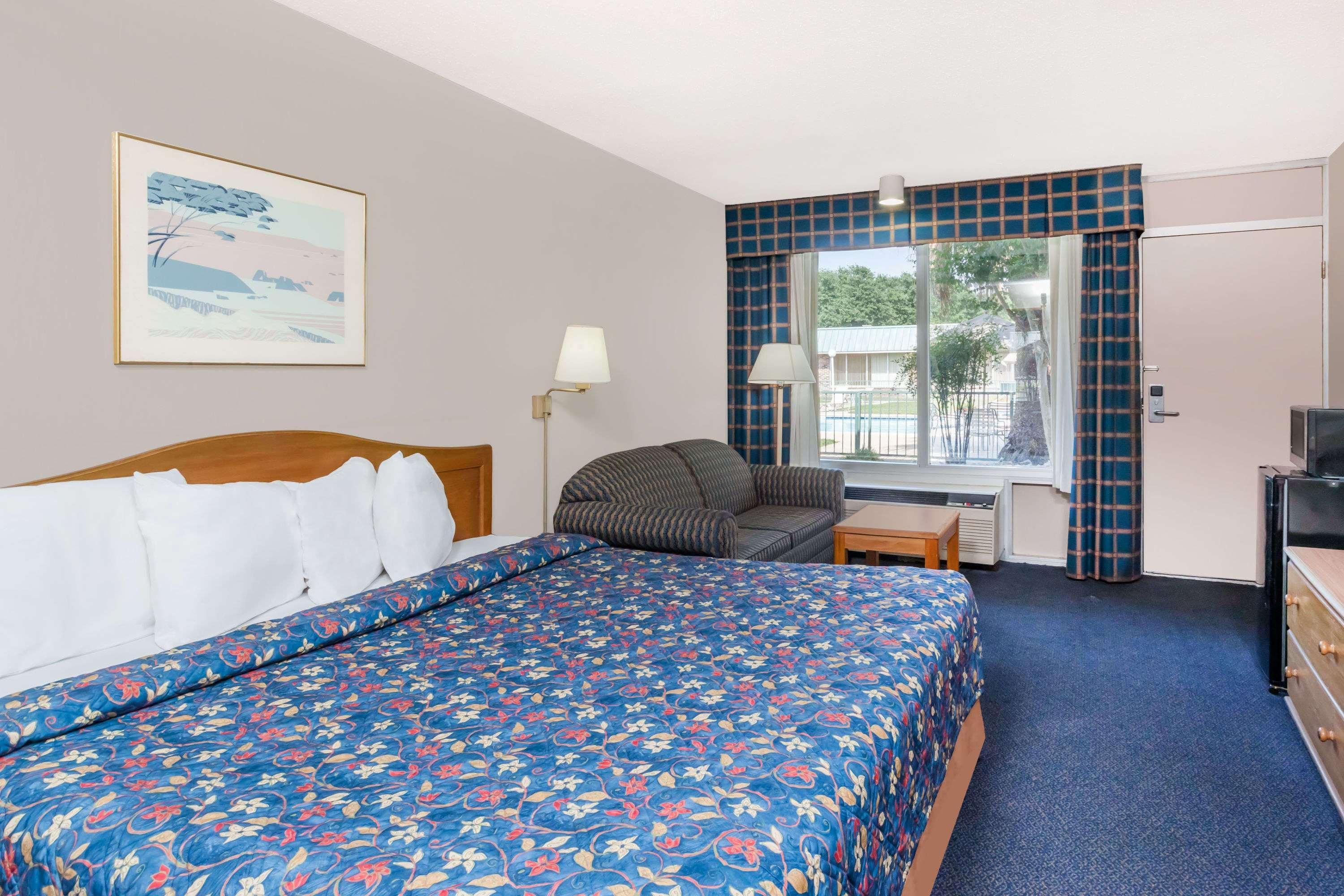 Days Inn By Wyndham Seguin Tx Exterior foto