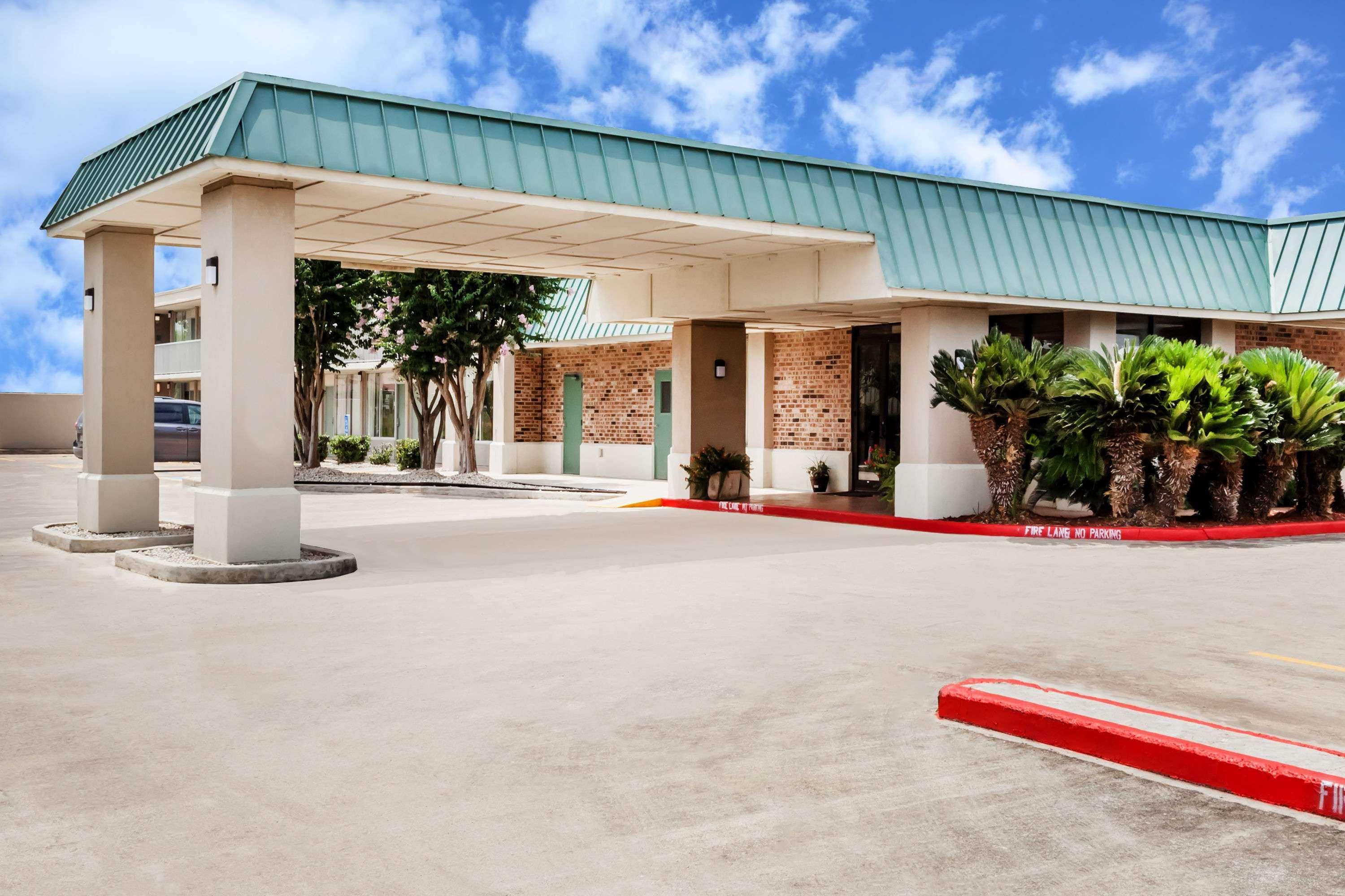 Days Inn By Wyndham Seguin Tx Exterior foto